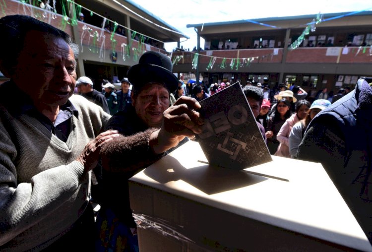 El 18 de octubre habrá dos horarios de votación, por terminación de cédulas