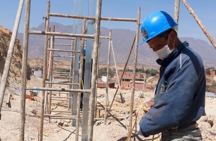 Este viernes inició la construcción de una fábrica de tubos y otra de Jugos en Uriondo