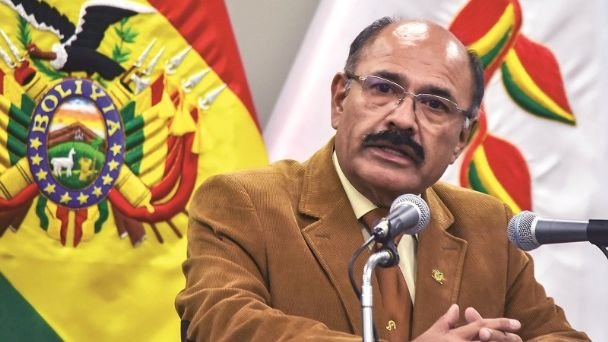 Cruz niega huida y dice que no tiene relación con los respiradores chinos