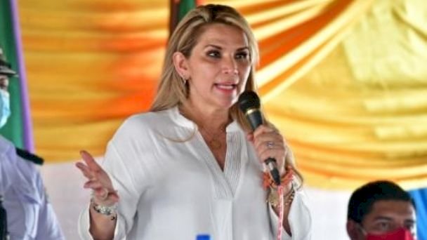 Añez sobre inhabilitación de Evo: «Lo hemos hecho con la ley en la mano, sin violencia»
