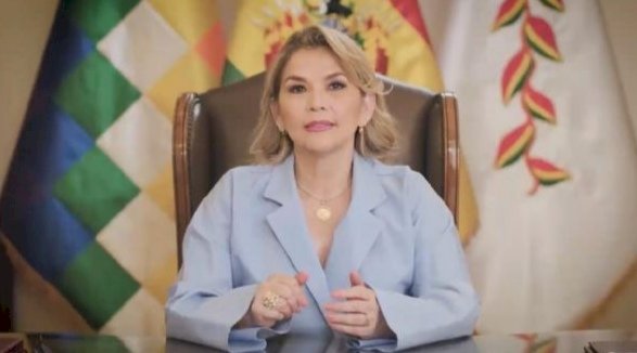 Añez adelanta el pago del bono Juancito Pinto